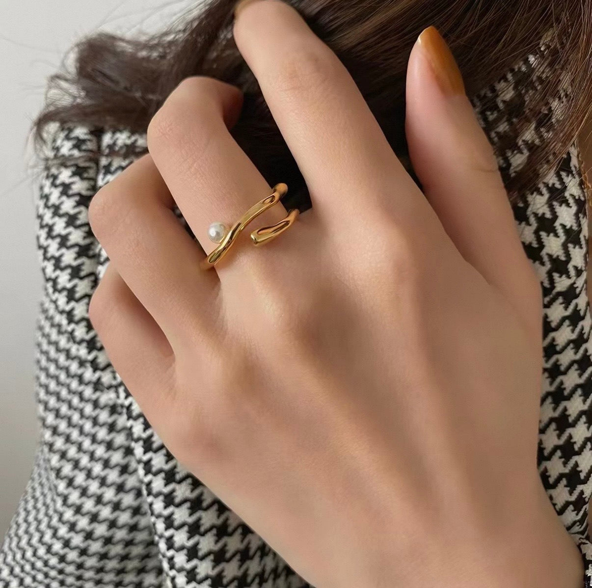 Luna Pearl Wave Ring