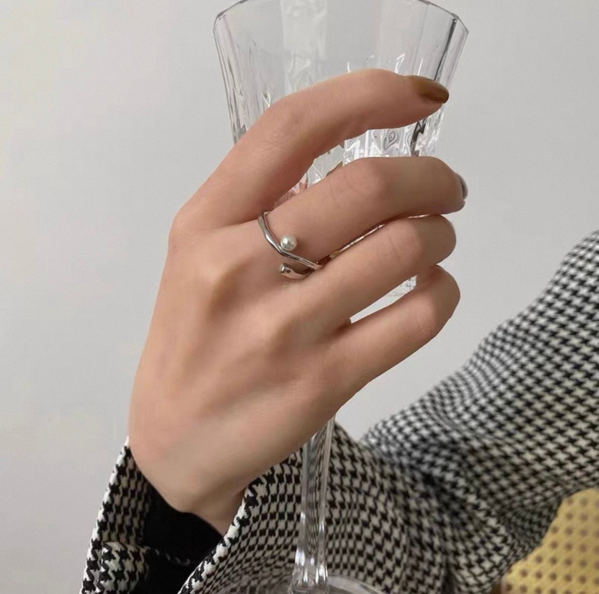 Luna Pearl Wave Ring