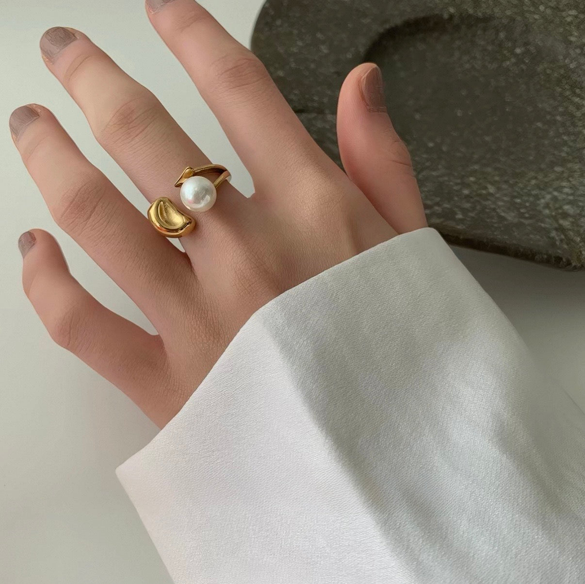 Solana pearl gold ring